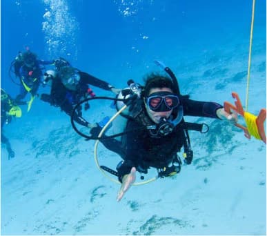 Diver deploying an SMB during drift dive training